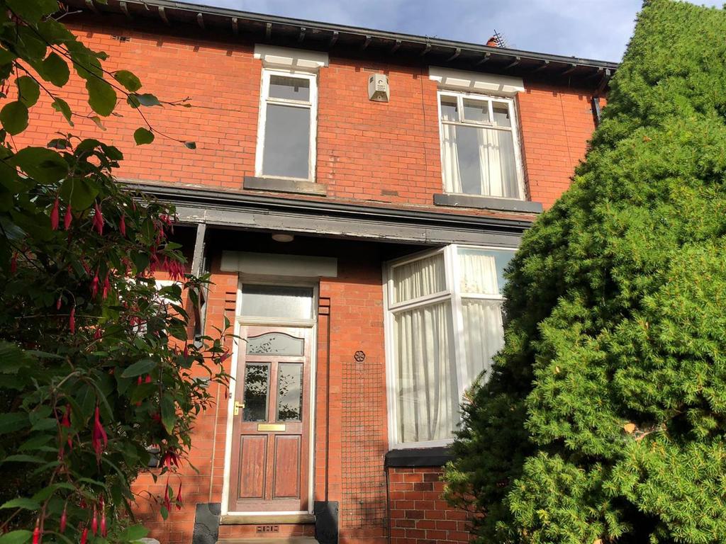 Huddersfield Road, Lees, Oldham 4 bed terraced house for sale £250,000