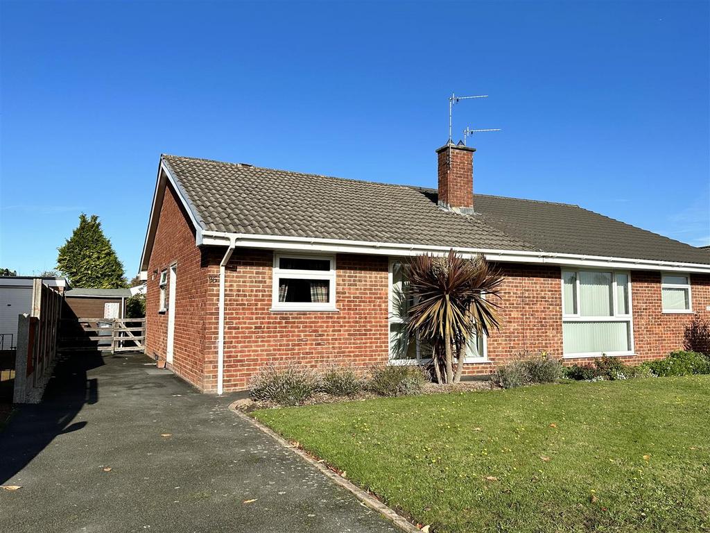 Broadwood Way, Lytham 2 bed semidetached bungalow £235,000