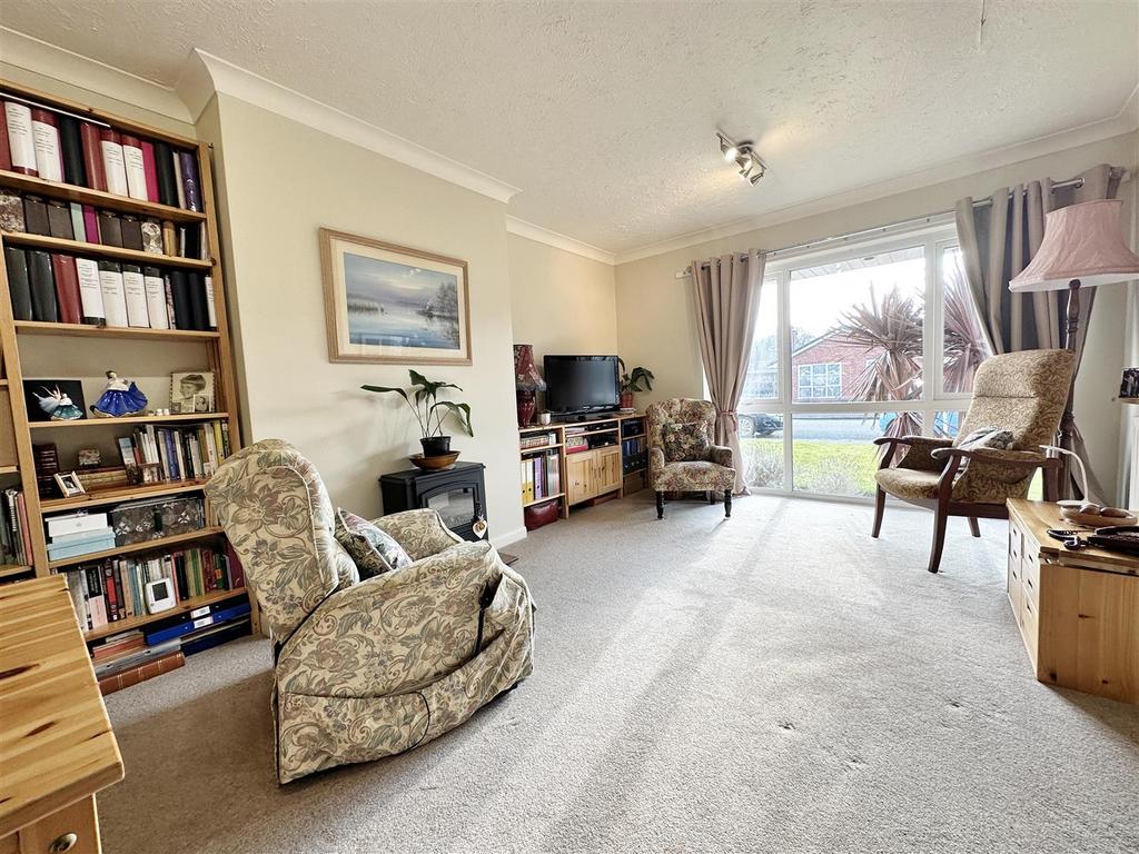 Broadwood Way, Lytham 2 bed semidetached bungalow £235,000