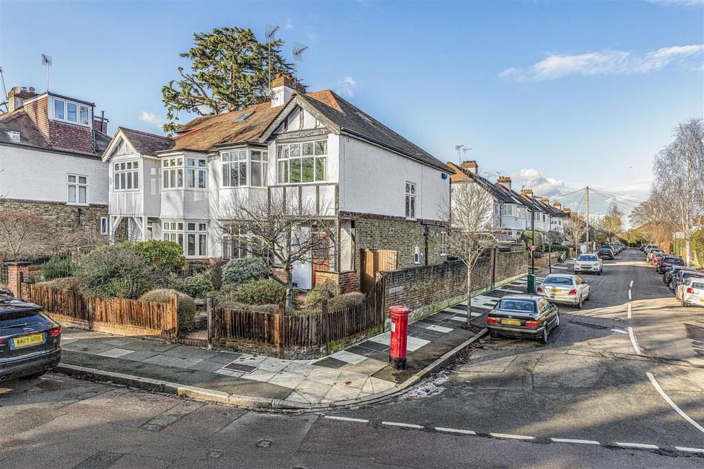 Hertford Avenue, East Sheen, SW14 3 bed house £1,625,000
