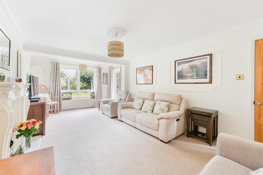 Thurnham Way, Tadworth 3 bed detached house £580,000