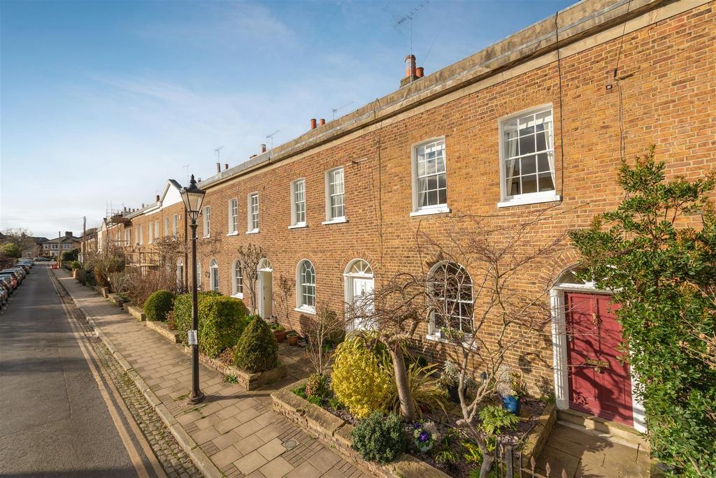 Adelaide Square, Windsor 3 bed terraced house £875,000