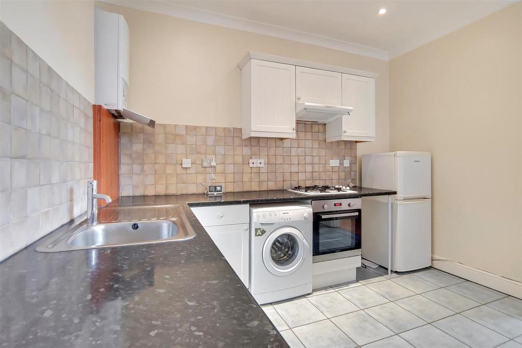 Kingwood Road, Fulham 1 bed flat - £1,800 pcm (£415 pw)