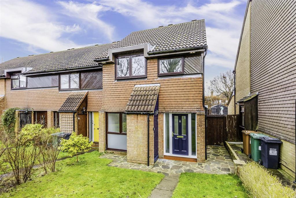 Hillside Close, Banstead 3 bed end of terrace house £500,000