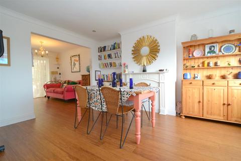 8 Benbow Close, Malvern, WR14 4JJ