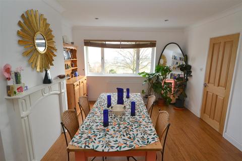 8 Benbow Close, Malvern, WR14 4JJ