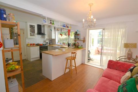 8 Benbow Close, Malvern, WR14 4JJ