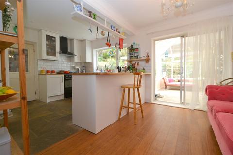 8 Benbow Close, Malvern, WR14 4JJ