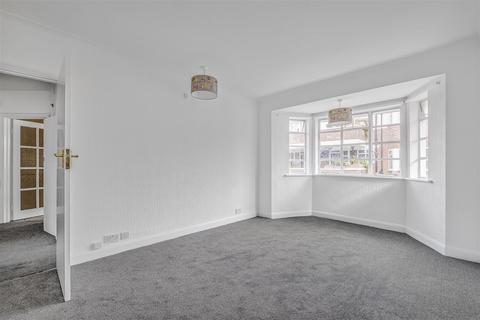 2 bedroom flat to rent, St. Leonards Court, East Sheen, SW14