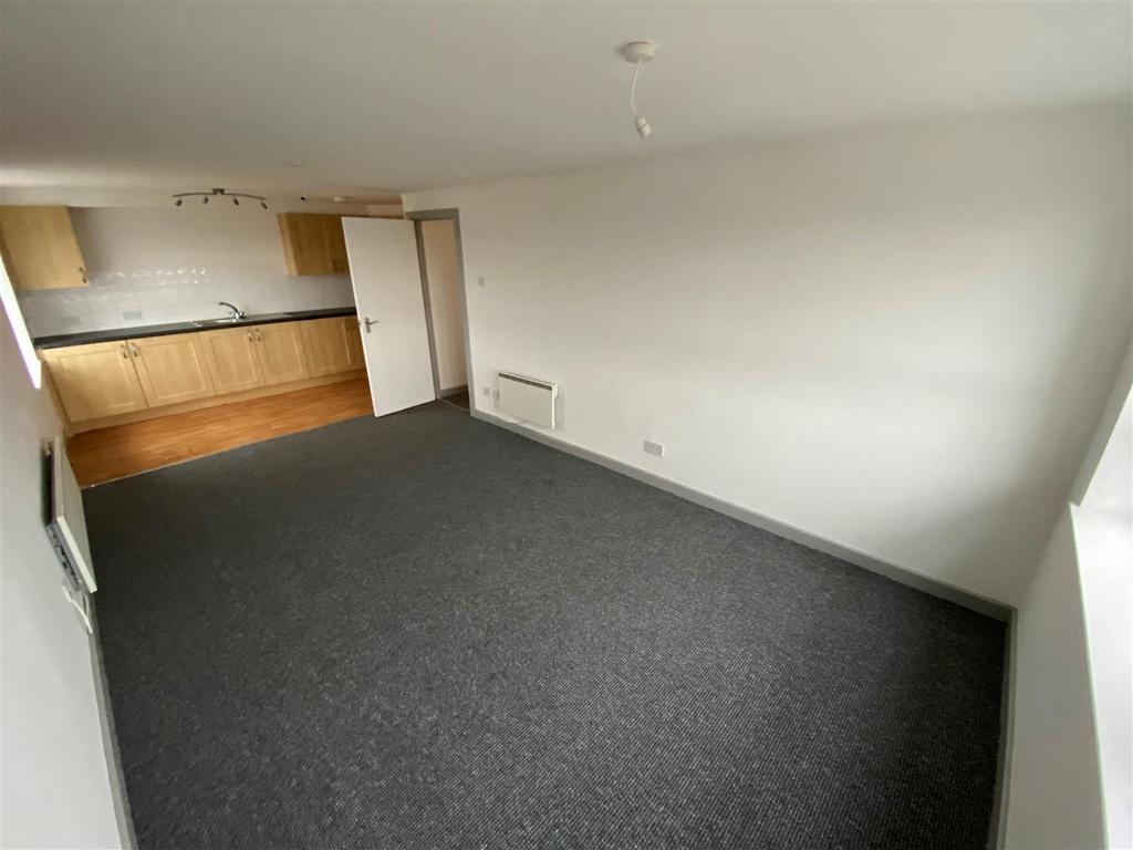 City View, Highclere Avenue, Cheetwood 2 bed flat for sale £85,000