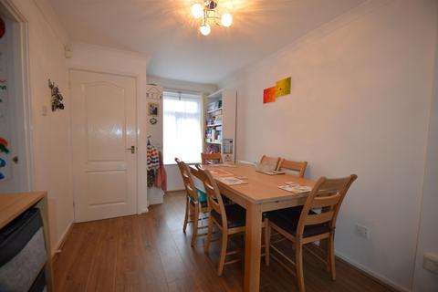 16 Palmer Close, Shefford, SG17 5EE