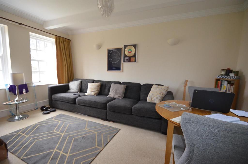 High Street, Broom, Biggleswade 1 bed flat £180,000