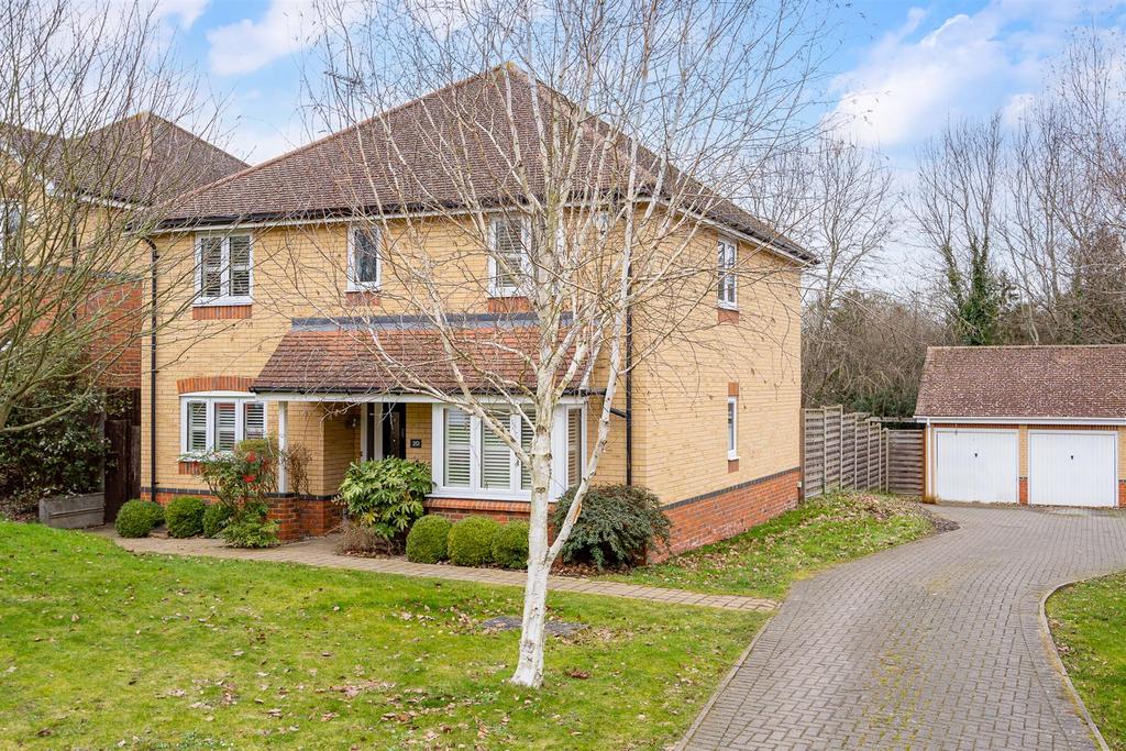 Ellis Close, Hoddesdon 4 bed detached house £650,000