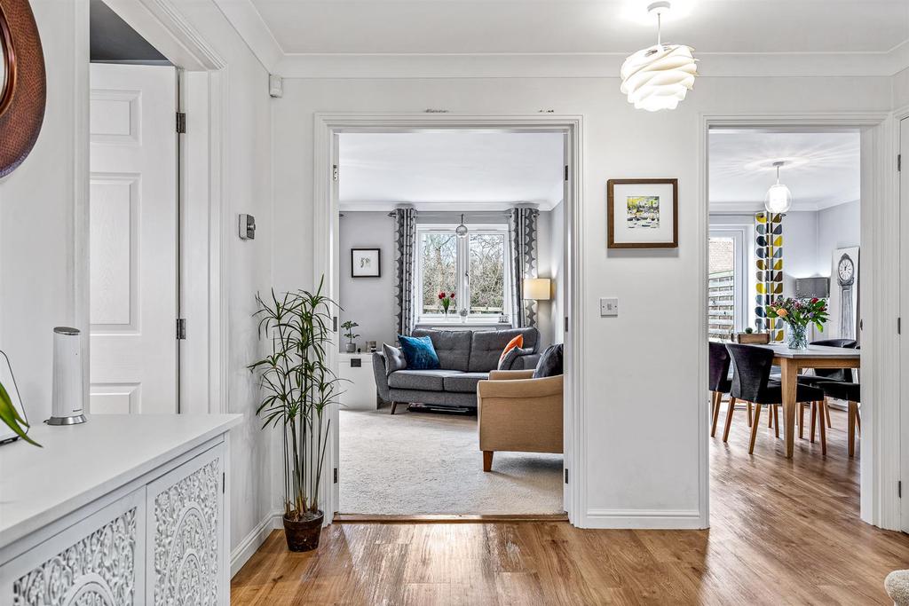 Ellis Close, Hoddesdon 4 bed detached house £650,000