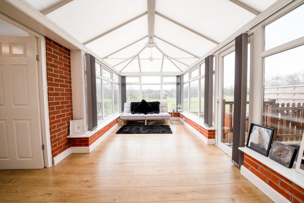 SUN ROOM 02.jpg