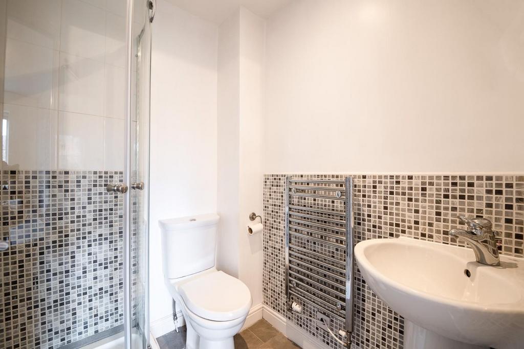 BED 2 ENSUITE.jpg