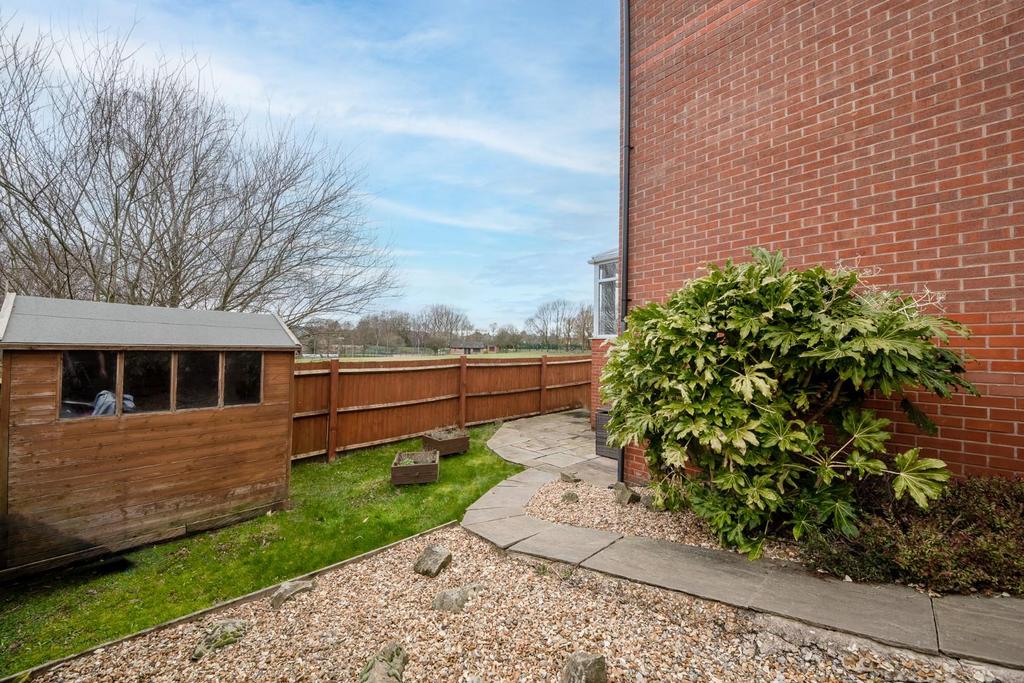 GARDEN 01.jpg
