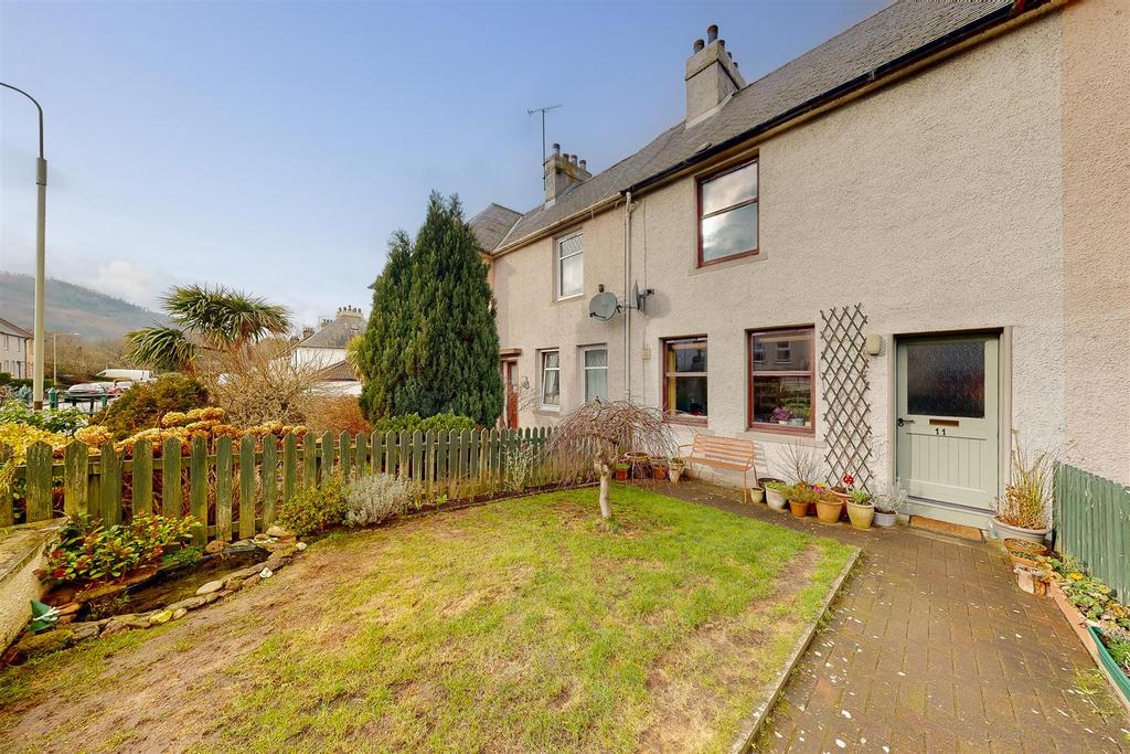 Hall Park, Perth 2 bed terraced house £137,500