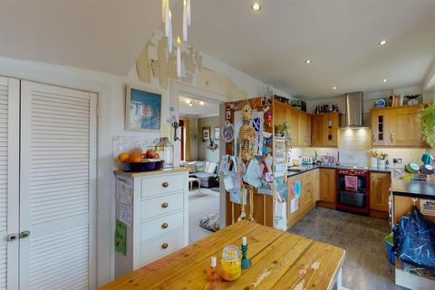 11 Hall Park, Abernethy, Perth, PH2 9JE