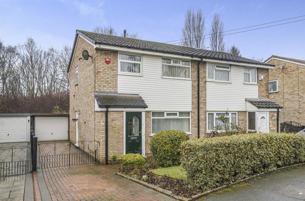 Jonquil Drive, Worsley, Manchester 3 bed semidetached house £195,000