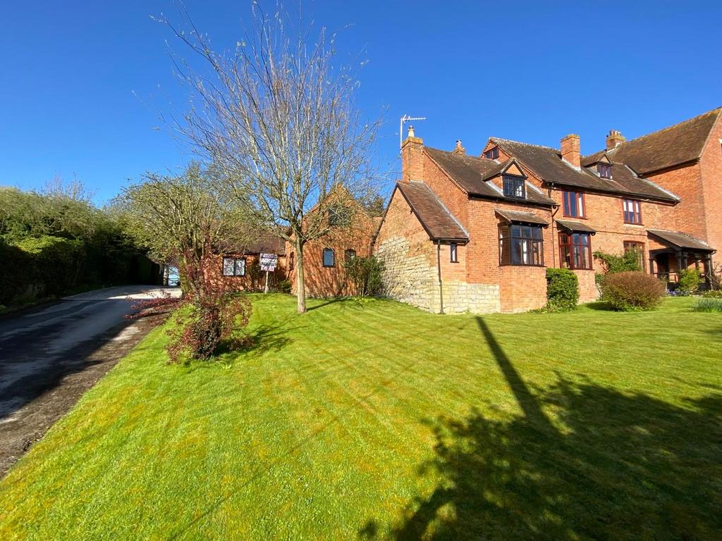 Crown Rise, Haselor, Alcester 3 bed end of terrace house for sale £