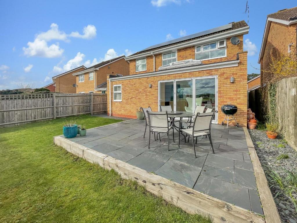 Aintree Road, StratforduponAvon 5 bed detached house £575,000