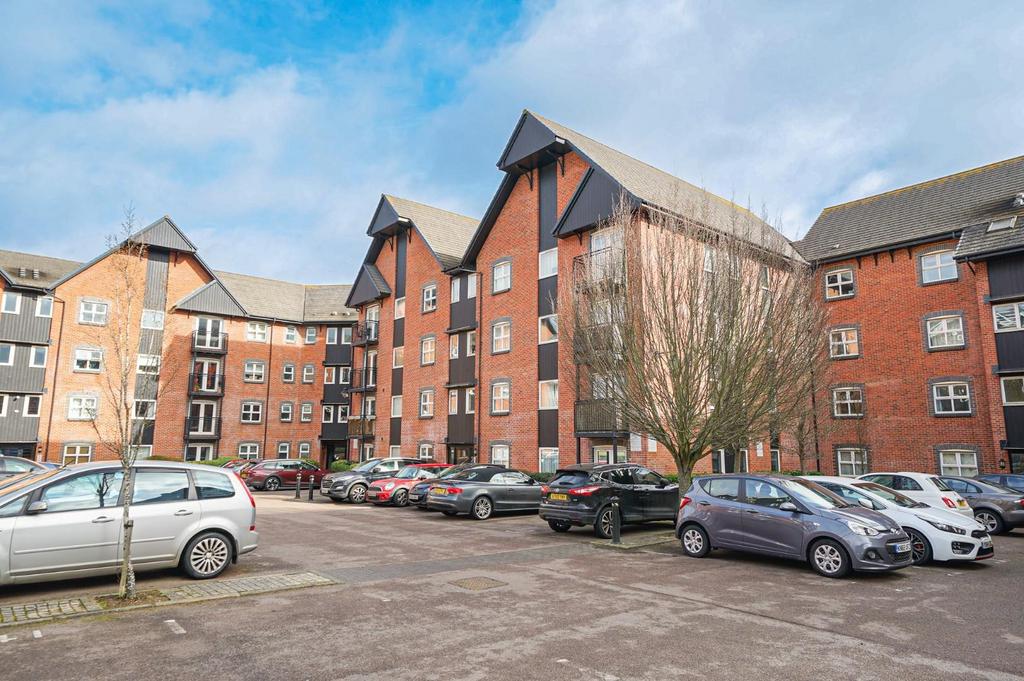 East Dock, The Wharf, Leighton Buzzard 2 bed apartment for sale £240,000