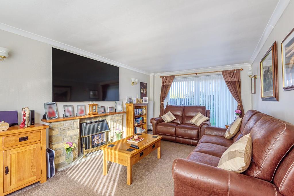 Clifford Moor Road, Boston Spa, Wetherby 3 Bed End Of Terrace House - £ 