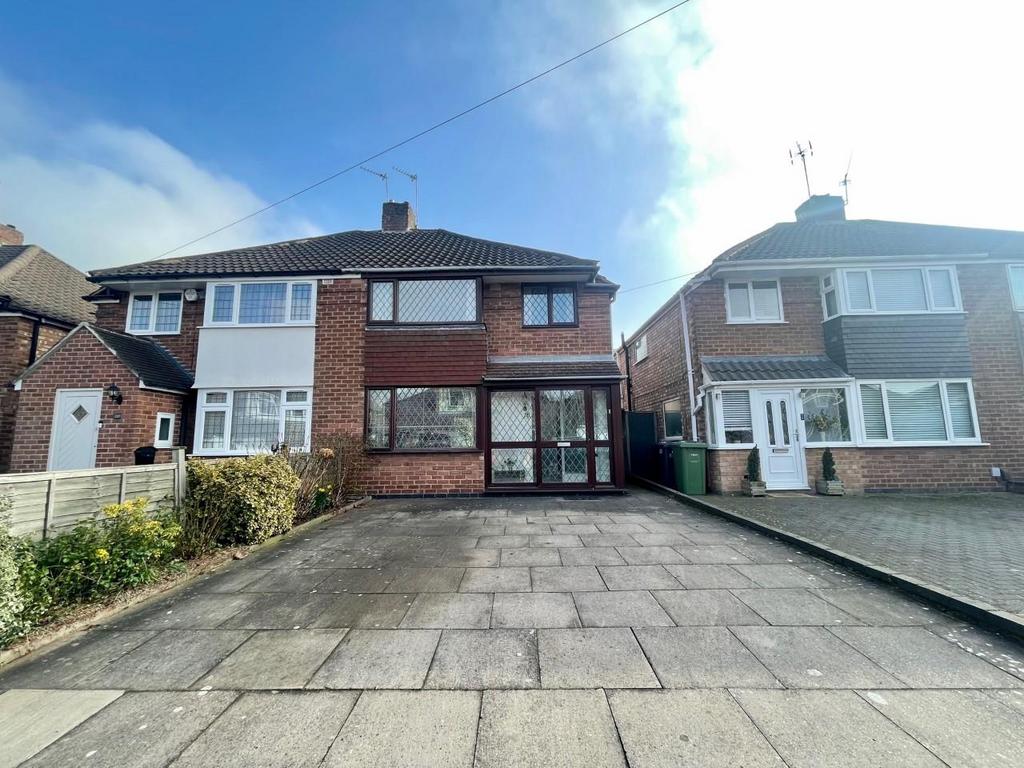 Mountjoy Crescent, Solihull 3 bed semidetached house £260,000