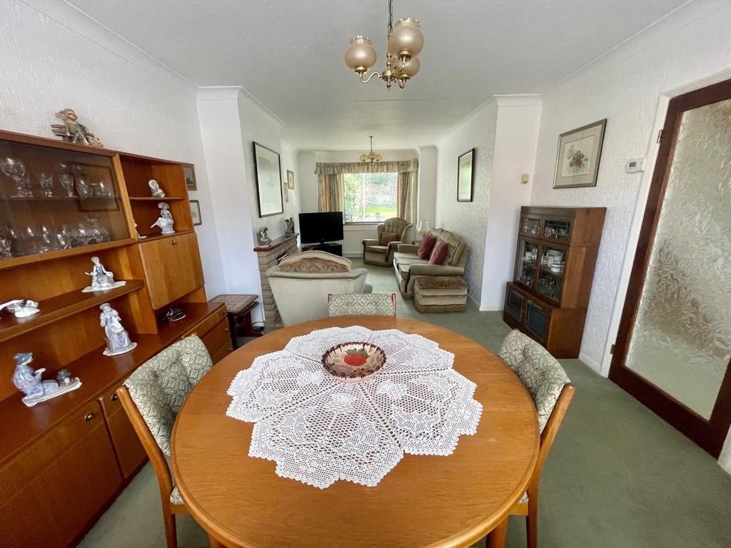 Mountjoy Crescent, Solihull 3 bed semidetached house £260,000