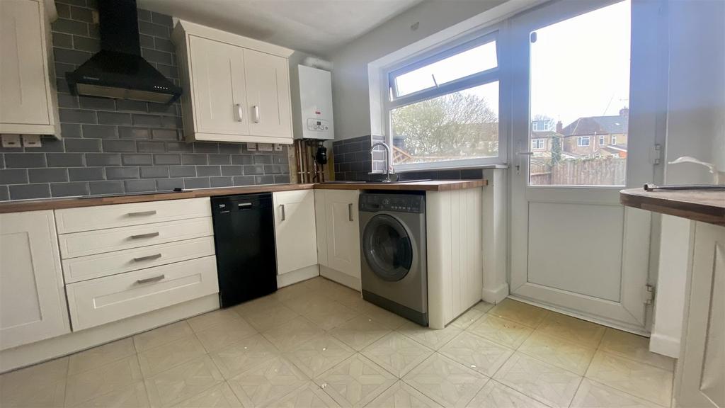 Rutherglen Avenue, Coventry 3 bed semidetached house £1,095 pcm (£253 pw)
