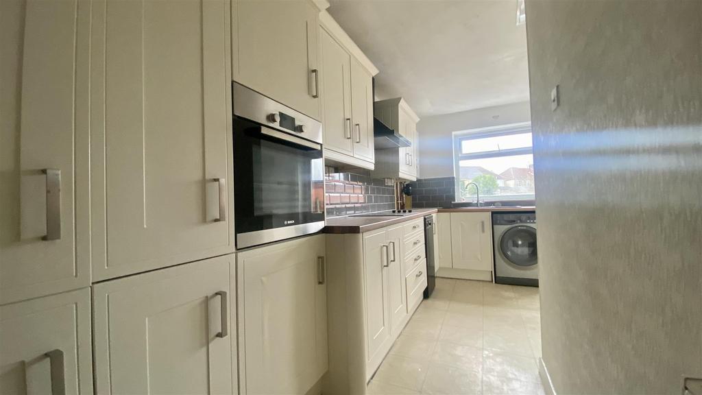 Rutherglen Avenue, Coventry 3 bed semidetached house £1,095 pcm (£253 pw)