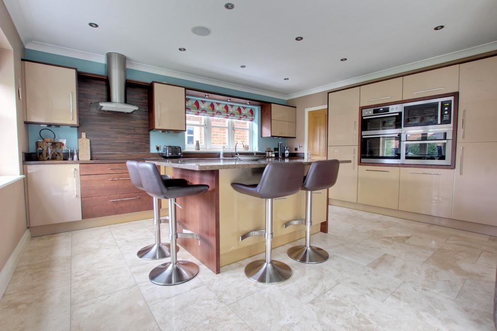 Mere Glen, Leconfield, Beverley 5 bed detached house £650,000