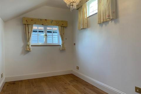 1 bedroom detached bungalow to rent, Broadwater Road, West Malling