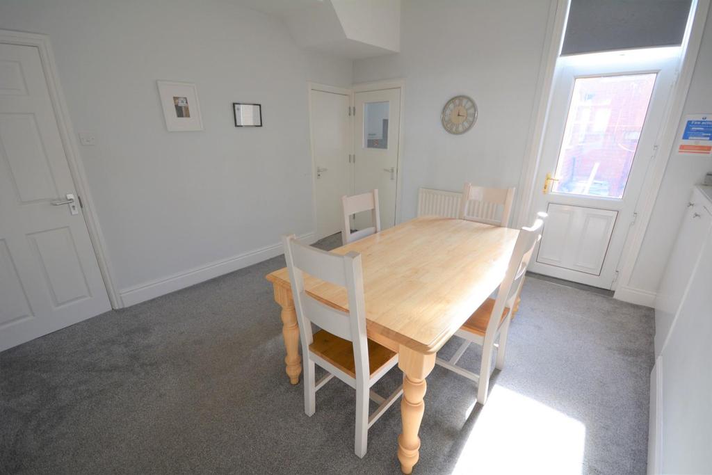 Waldron Street, Auckland... 4 bed terraced house £95,000