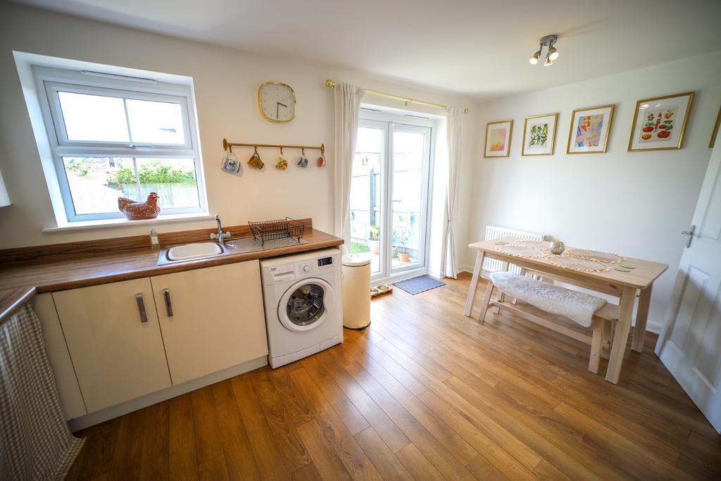 Cedar Gardens, NewtonLeWillows, Merseyside, WA12 3 bed townhouse £900 pcm (£208 pw)