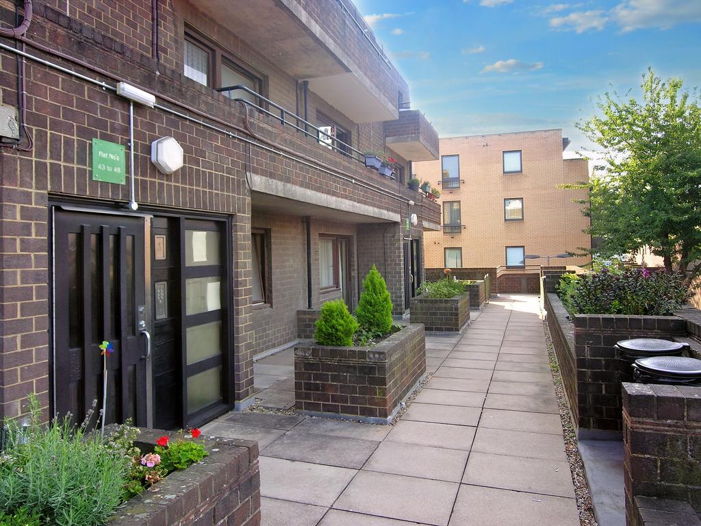 Highgate Road, Kentish Town, London NW5 1 bed flat for sale £365,000