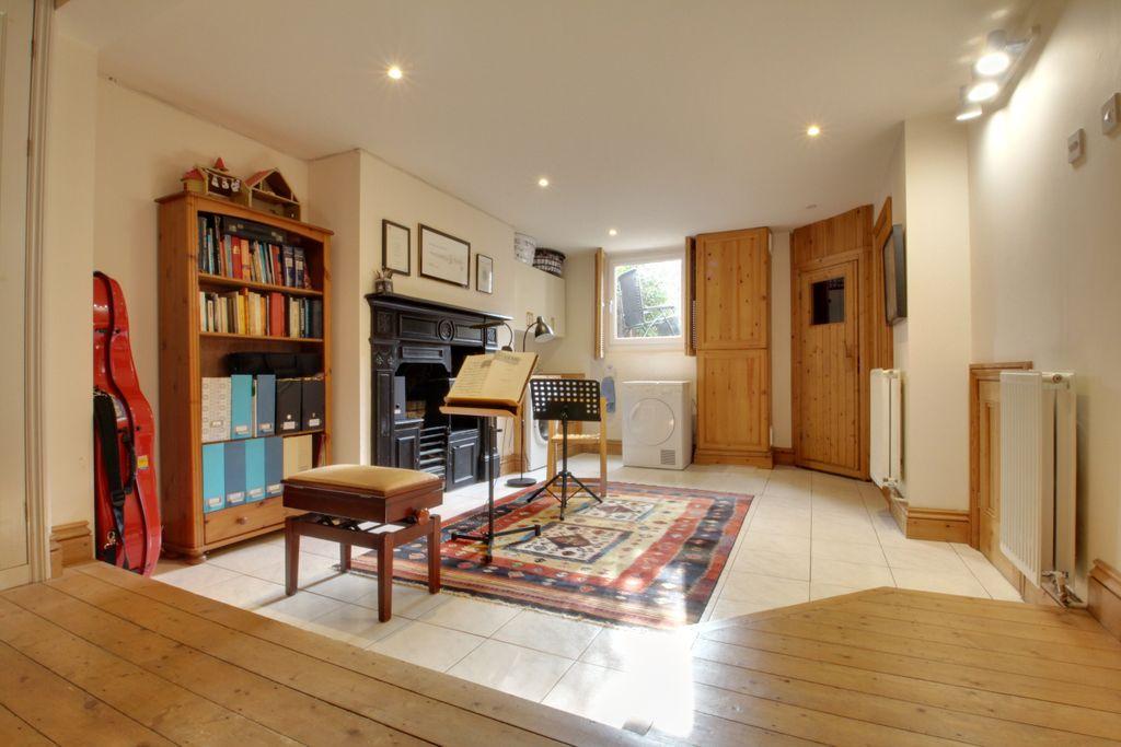 Lower ground floor. Family room/area.