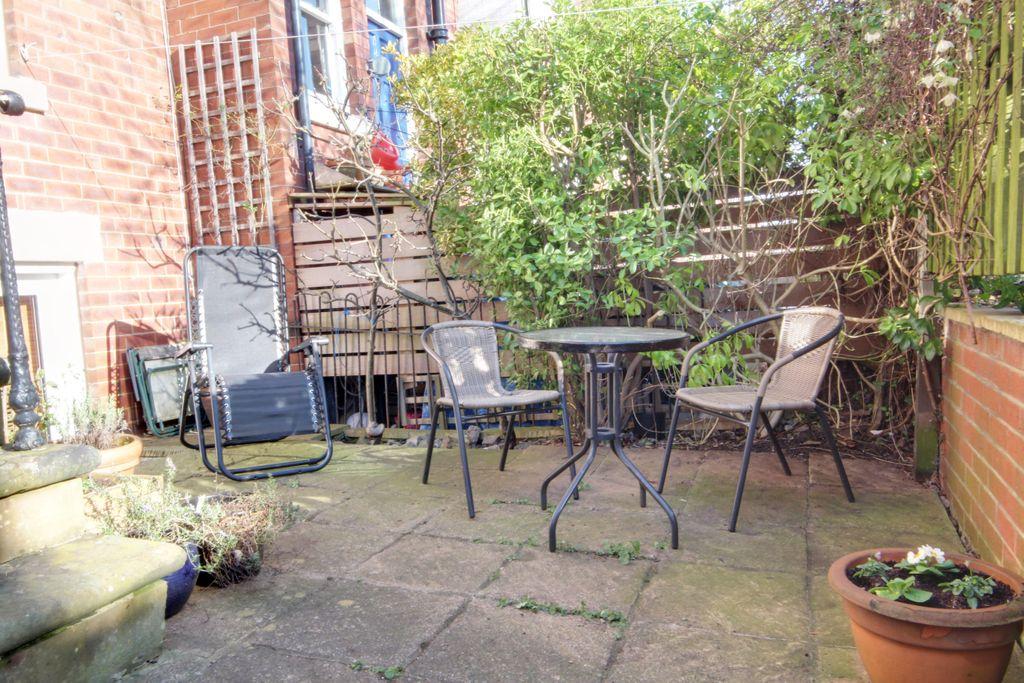 Small back garden, but what a sun trap!