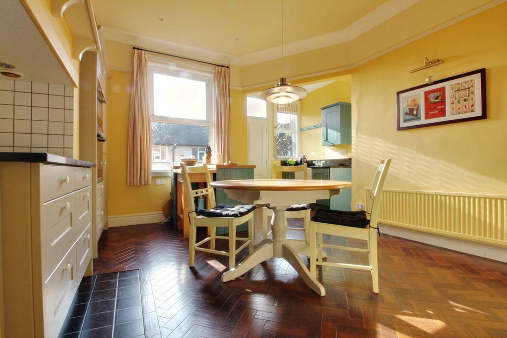 Dining kitchen.