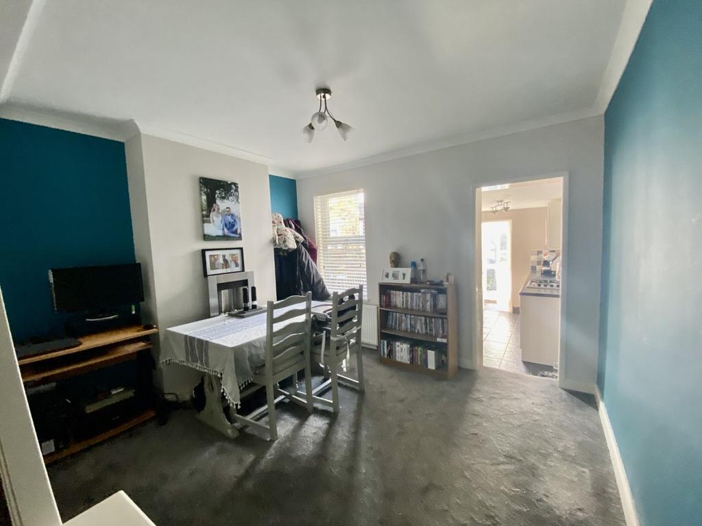 Kings Road, Chatham, ME5 2 bed terraced house £220,000