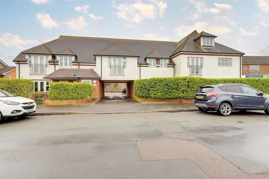 Half Moon Lane, Worthing, BN13 1 bed flat £950 pcm (£219 pw)