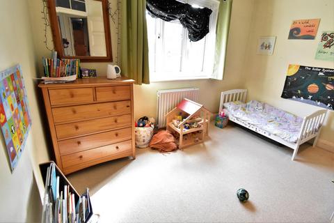 8, Malvern Court Hook Road, Surbiton, KT6 5AB