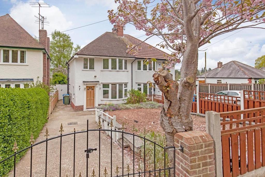 Langer Lane, Chesterfield 3 bed semidetached house £230,000
