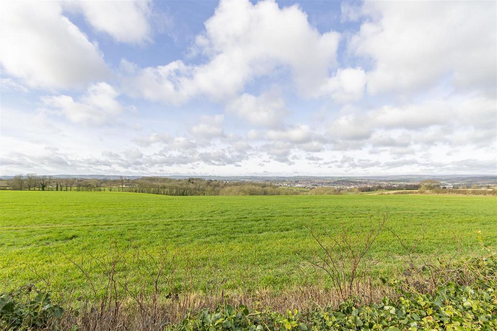 Manor Road, Brimington, Chesterfield 2 bed terraced house for sale £