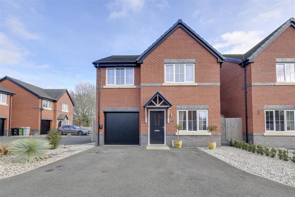 Diamond Close, Shavington, Crewe, Cheshire 4 bed detached house for sale £335,000