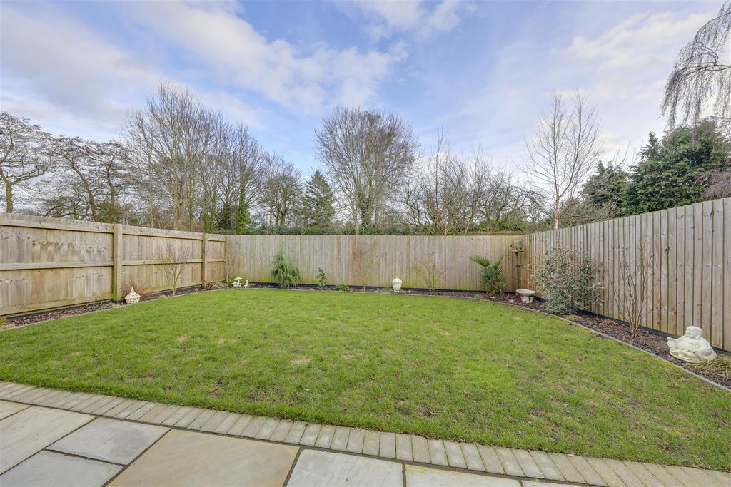 Diamond Close, Shavington, Crewe, Cheshire 4 bed detached house for sale £335,000