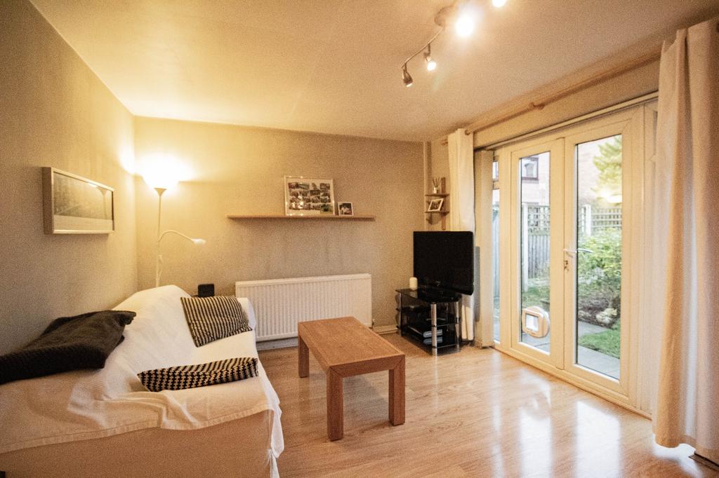 Hatherton Way, Chester 2 bed terraced house £210,000