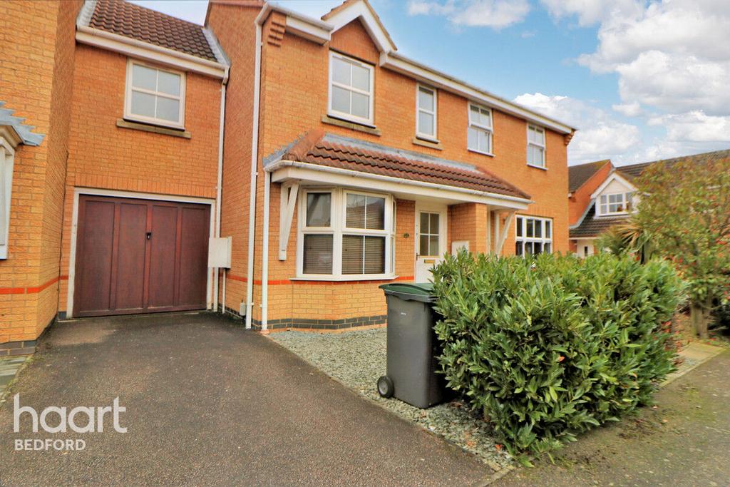 Kirkstall Close, Bedford 3 bed semidetached house £280,000
