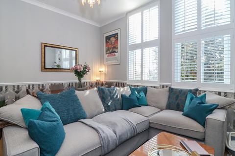 2 bedroom flat for sale - Leavesden Court, Mallard Road, Abbots Langley, Herts, WD5
